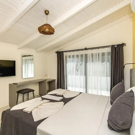 Otel Leonis *