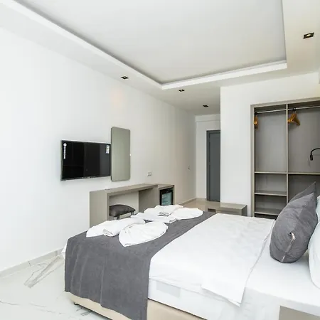 Leonis Otel *