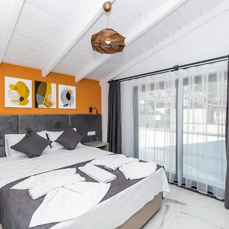 Leonis Otel *