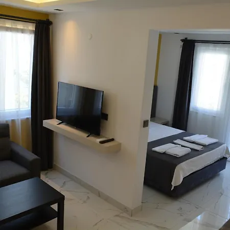 Otel Leonis *