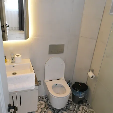 Leonis Otel *